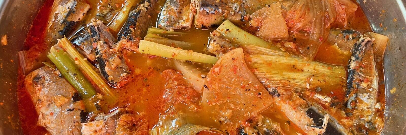 꽁치 김치찜 요리 후기 - 맛은 이미 신김치가 만들어 놓았다 꽁치는 거들 뿐